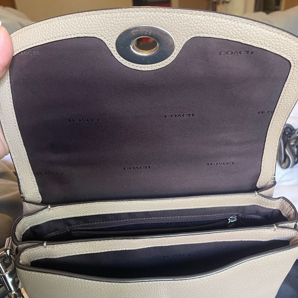 Coach Cassie - Picture 12 of 12